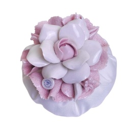 Bomboniera matrimonio rosa Capodimonte panna rosa pouf